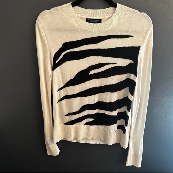 Banana Republic Silk Cashmere Blend Zebra Print Sweater | Size Small - Picture 2 of 6